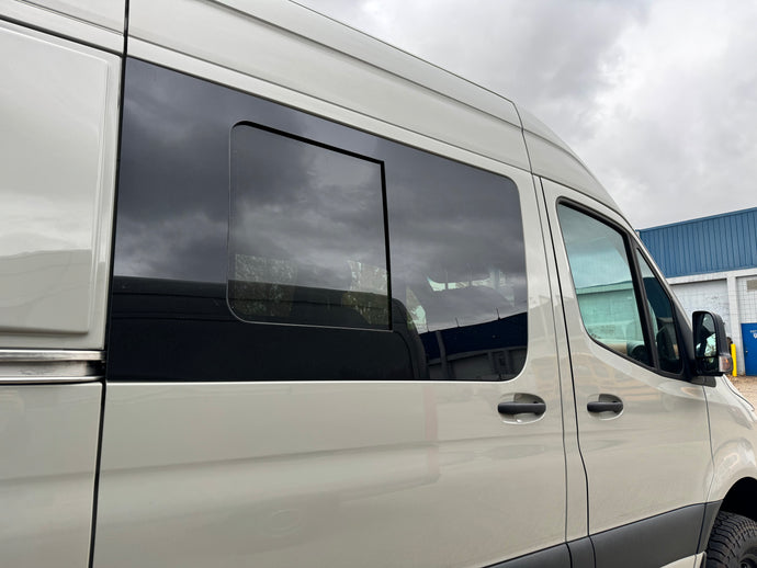 AmAuto 1/2 Slider Crew Window - Passenger Side ( 2007+ Sprinter Van )